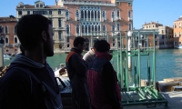 Scarico merce cantiere Palazzo Moro a Venezia